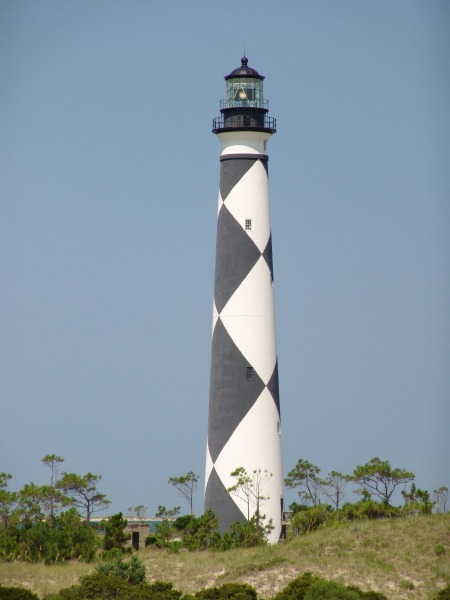 The first order Fresnel lens was replaced by two 1000-watt aerobeacons.