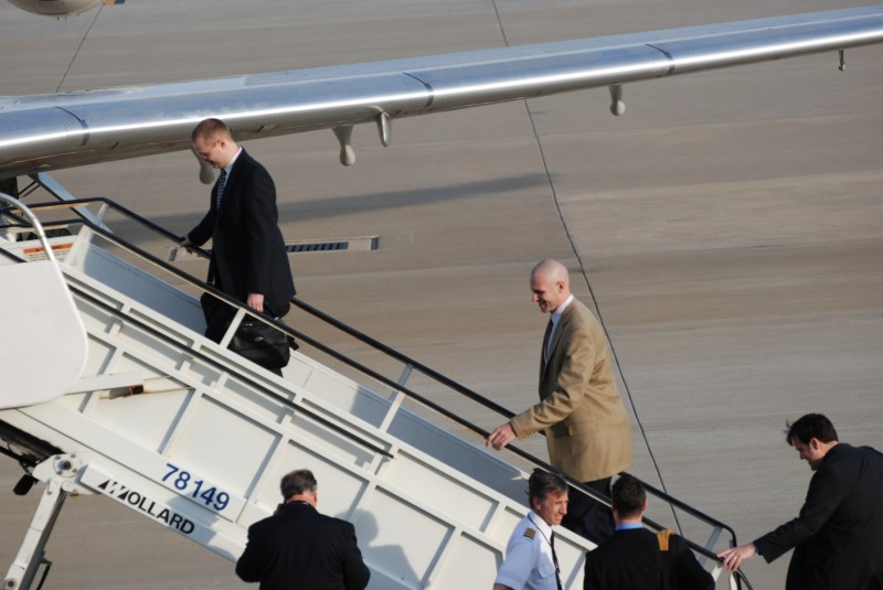 There's Eric Montross boarding UNC's charter to San Antonio...