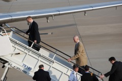 There's Eric Montross boarding UNC's charter to San Antonio...