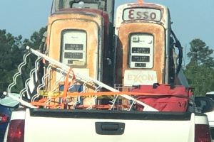 sunfox_20220430_001_petrol_pumps